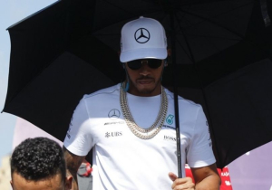 IN BEELD: Zo geniet Lewis Hamilton van zijn vakantie