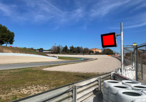 Pérez parkeert RB18 tijdens testsessie en veroorzaakt rode vlag