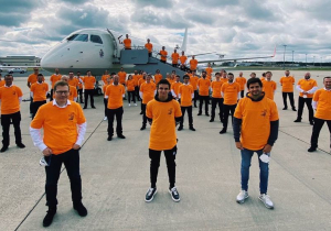 IN BEELD: Zo reizen de coureurs en de teams af naar Oostenrijk