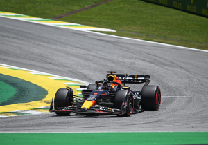 Verstappen durfde niet volop te pushen: 'Was bang dat ik mijn banden eraan zou rijden'