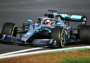 Sergio Perez: 'Mercedes lijkt twee auto's voor verschillende circuits te hebben'