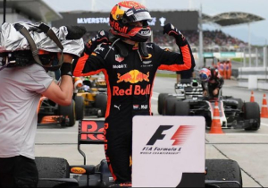 Verstappen euforisch: "Zege komt op een heel goed moment"