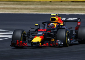 Max Verstappen draagt bij aan productieve bandentest op Silverstone