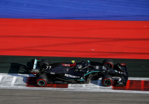 Hamilton mistake hands Bottas Russian FP2 honours