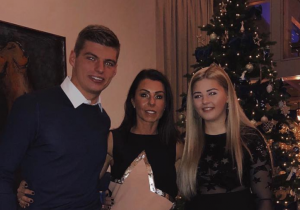 FOTO: Max Verstappen viert kerstmis met zijn zus en moeder in Oostenrijk