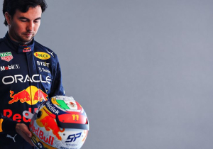 Pérez onthult nieuwe helm voor 2022