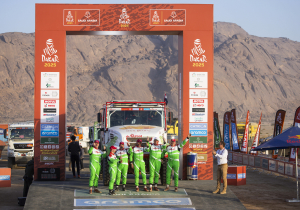 Dakar 2025: De Groot breekt duim bij angstaanjagende crash met lokale: "Anders was hij dood"