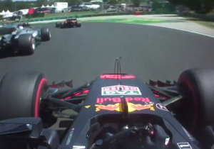 VIDEO: Verstappen tikt Ricciardo van de baan, krijgt penalty