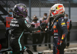 Verstappen over relatie met Hamilton: "We gaan heel normaal met elkaar om"
