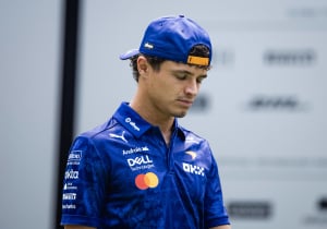 Norris steekt de draak met Stroll in nachtclub Singapore: "Waar is Lance?"