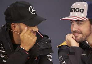 Alonso looft Hamilton: 'Hij verdient het echt, hij is één van de grootsten'