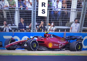 Carlos Sainz cae en la trampa de grava en Australia