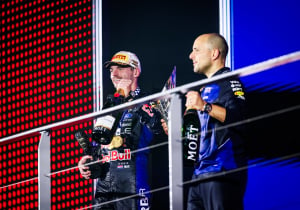 Verstappen deelt podiumfeest met vertrekkende Lambiase: "Heel speciaal"
