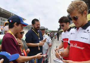 IN BEELD: De teams maken zich klaar voor derde vrije training en kwalificatie