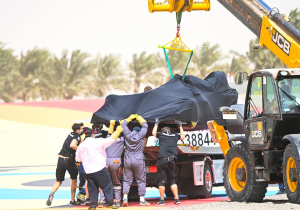 De zaterdagochtend in Bahrein: Hamilton vast in de grindbak, problemen bij Vettel