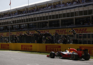 Horner over promotie Verstappen: "Wilden toekomst Max voor lange termijn verzekeren"