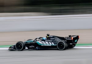 Mercedes 'bemoedigd' na positieve testdag: "Auto beter op het circuit dan in de simulator"