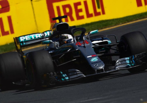 Hamilton demolishes records to take Melbourne pole