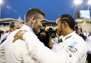 Mercedes replica la icónica escena del documental de Beckham con Hamilton y Russell