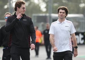 Red Bull-junior ziet motor in vlammen opgaan, Cadillac-protegé Herta crasht in Australië