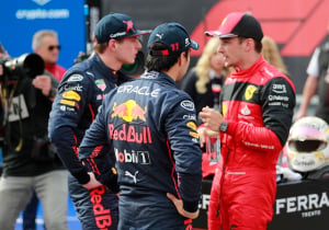 Leclerc kan zich niet verbergen tegen 'agressievere' Verstappen