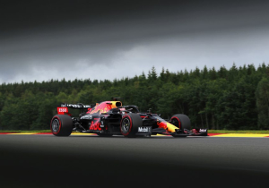 Tweede vrije training Grand Prix België: Verstappen klokt snelste tijd én crasht