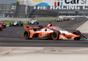 VeeKay puntloos na eerste regenrace IndyCar: 'Het was behoorlijk tricky'