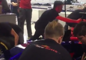 VIDEO: Toro Rosso oefent op de pitstop