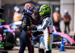 Verstappen geeft toe na boete voor Red Bull: 'Tape-gate liep een beetje uit de hand'