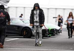 Hamilton over training: "Ik moet voorzichtig zijn, F1-coureurs moeten niet te zwaar zijn"