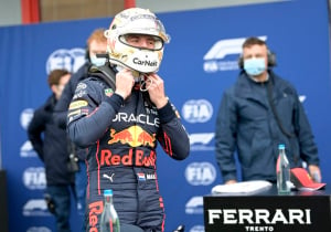 Verstappen kondigt in speciale onthulling nieuwe helm aan voor eerste GP in Miami