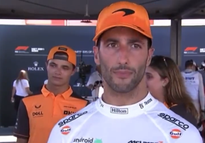 VIDEO: Ricciardo blundert in het Italiaans en noemt Norris een "sh**head!"