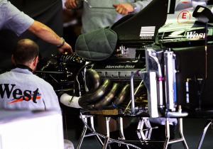 Waarom McLaren en Mercedes vroeger toxische stoffen in Formule 1-motoren gebruikten | GPFans Special