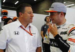 Vandoorne should have been more 'aggressive' with McLaren
