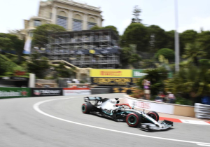 Hamilton races in Monaco with Lauda helmet design