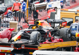 Pirelli onderzoekt klapband Verstappen: Hamilton kampte met zelfde probleem