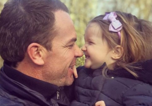 Droevig nieuws voor familie Doornbos: dochtertje (2) heeft grote tumor met uitzaaiingen