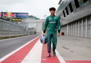 F2-coureur Crawford maakt meters in AMR22: "Iets waar ik al een tijdje naar uitkeek"