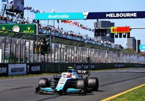 Williams unable to drive over kerbs - Kubica