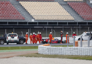 Dit zijn de beelden van de crash van Max Verstappen