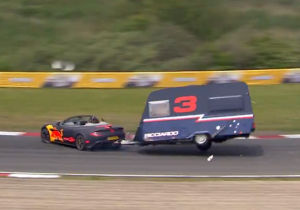 VIDEO: Verstappen en Ricciardo slopen caravans tijdens Jumbo Racedagen
