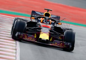 IN BEELD: Max Verstappen stilgevallen met RB14 tijdens test