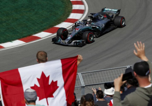Hamilton shrugs off impact of aged Mercedes power unit