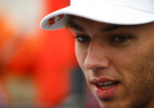 Gasly ziet brokstuk op zich afkomen: "Dat was echt heel beangstigend"