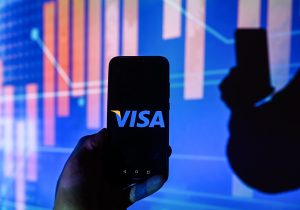 Hoe kan je de lancering van de allereerste auto en livery van Visa Cash App RB bekijken?