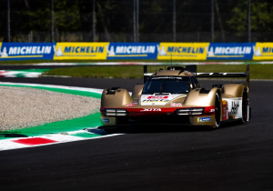 Former F1 world champion set for full season racing return