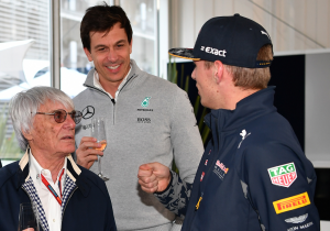 Wolff: 'Heb met de Verstappens moeten lachen om geruchten'