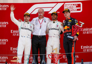 Verstappen over dominant Mercedes: "Ze hebben ook wel geluk"