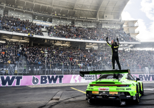 Het Abu Dhabi 2021-moment van de DTM: Güven pakt kampioenschap op epische wijze