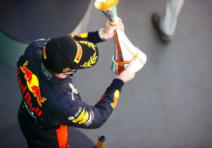 Häkkinen: "Perfecte vertoning Hamilton, Verstappen gevaar voor Mercedes"